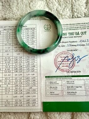 Green Jade Bangle Bracelet - Unbranded Elegant Polished Finish